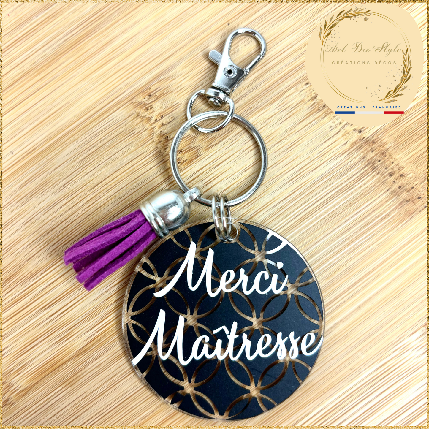 porte clés rond pompon en acrylique transparent personnalisé