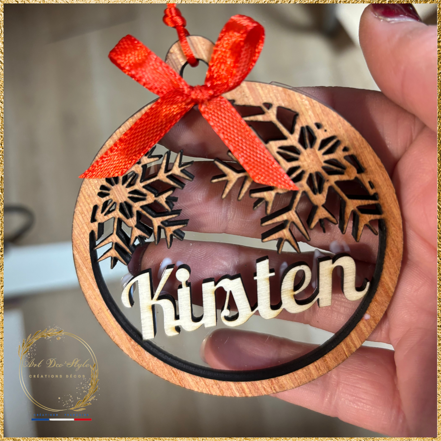 🎄 Boule de Noël personnalisée en bois – Prénom découpé