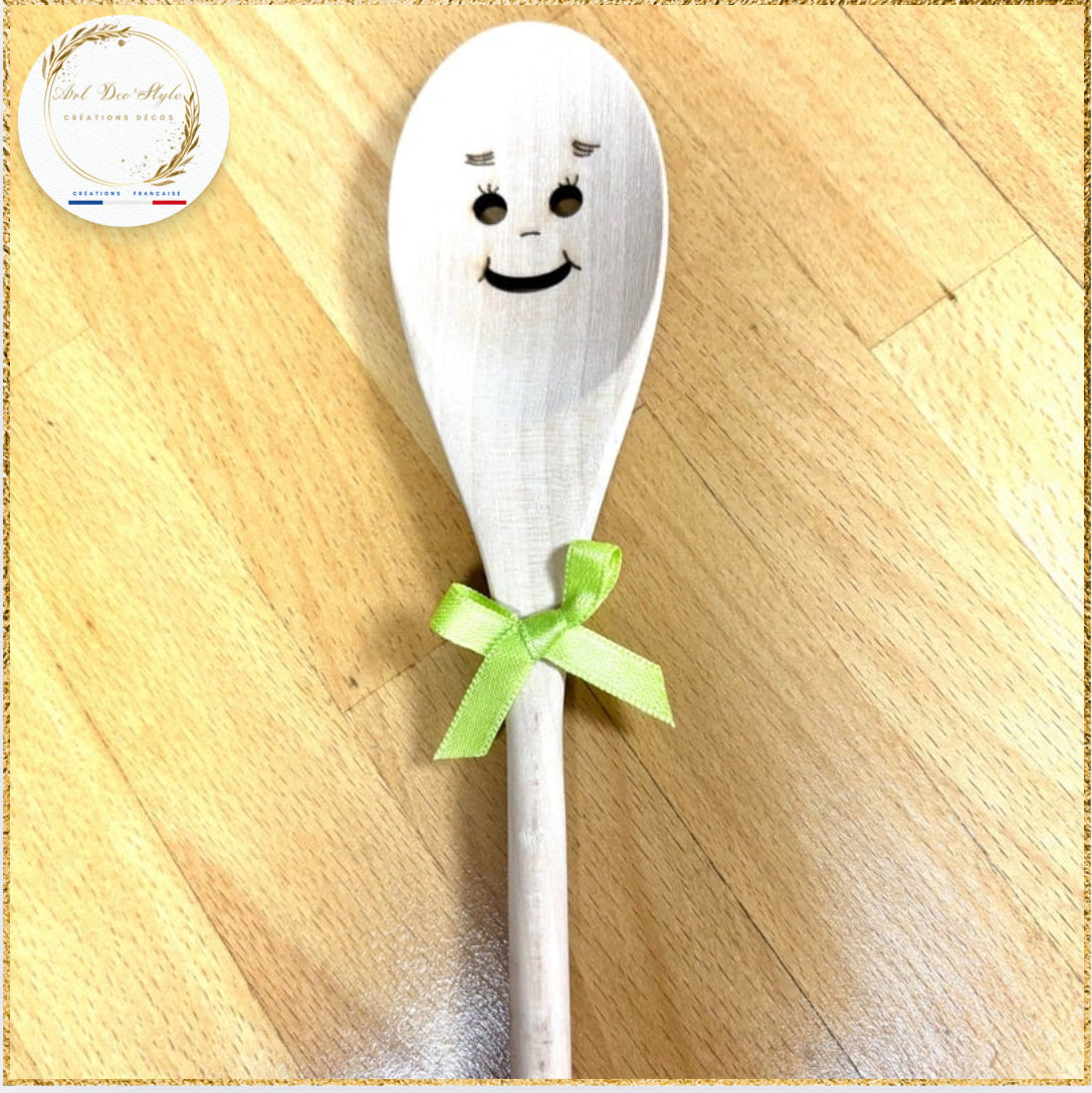 spatule en bois, spatule rigolote, fête des mères, cadeau fête des mères, cadeau original, ustensile de cuisine, spatule personnalisée, cadeau personnalisé, pâtisserie, cuisine, fait main, gravure, écologique, maman, cadeau utile, cadeau humour, ustensile bois, cuisine créative.