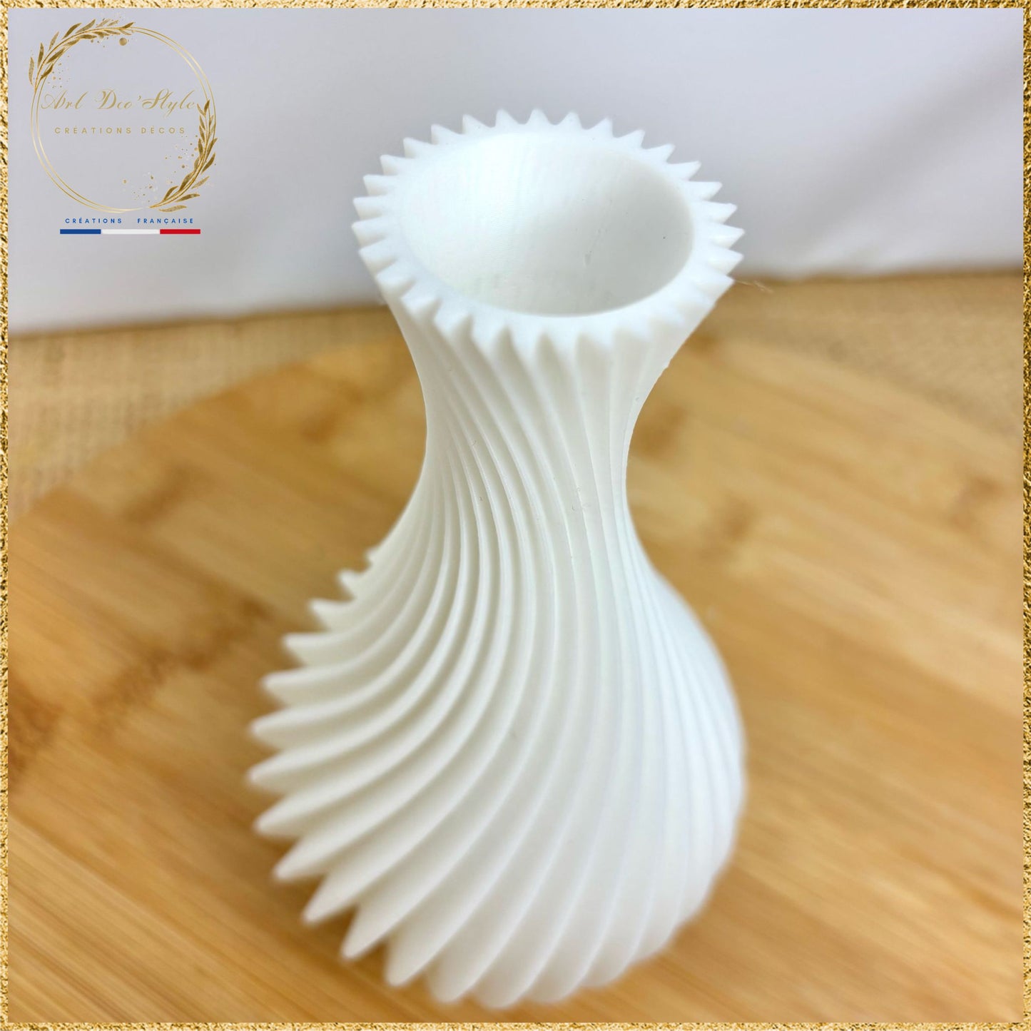 Sa finition lisse et ses détails précis en font un objet de décoration parfait pour votre maison ou votre évènement.