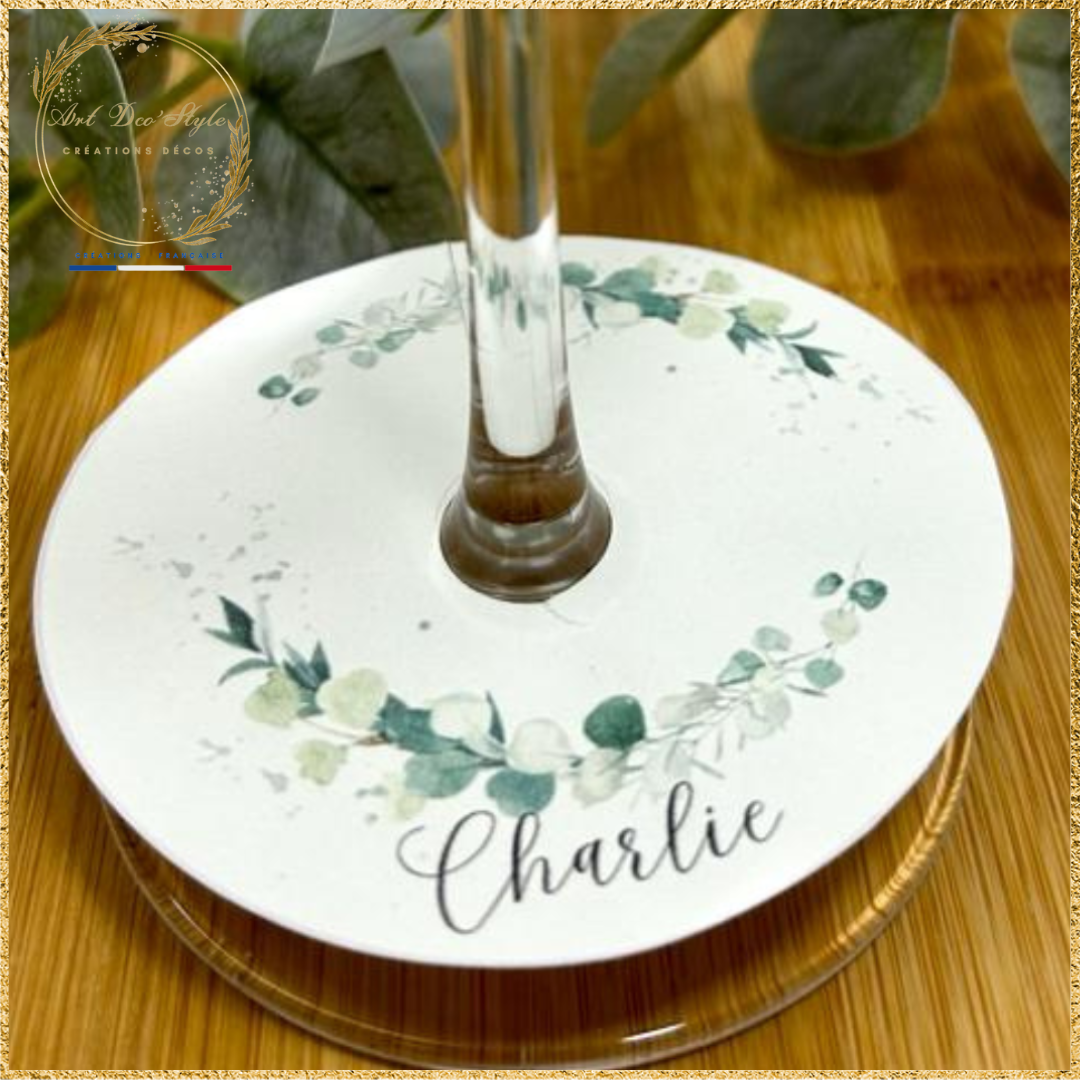 La décoration des verres apportent une touche originale et fonctionnelle.Elle s'associera à votre thème et servira de repère marque place pour vos convives.