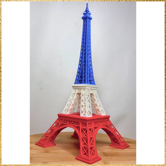 Le PLA, ou acide polylactique, est un matériau de choix pour l'impression 3D, particulièrement apprécié dans la création de décorations et d'objets design. Fabriqué à partir de ressources renouvelables telles que l'amidon de maïs ou la canne à sucre, le PLA est biodégradable, ce qui en fait une option respectueuse de l'environnement. Sa composition chimique lui confère des propriétés uniques qui le rendent idéal pour une variété d'applications décoratives.