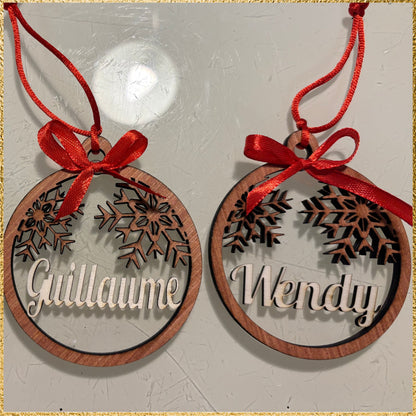 Boule de Noël personnalisée en bois avec prénom