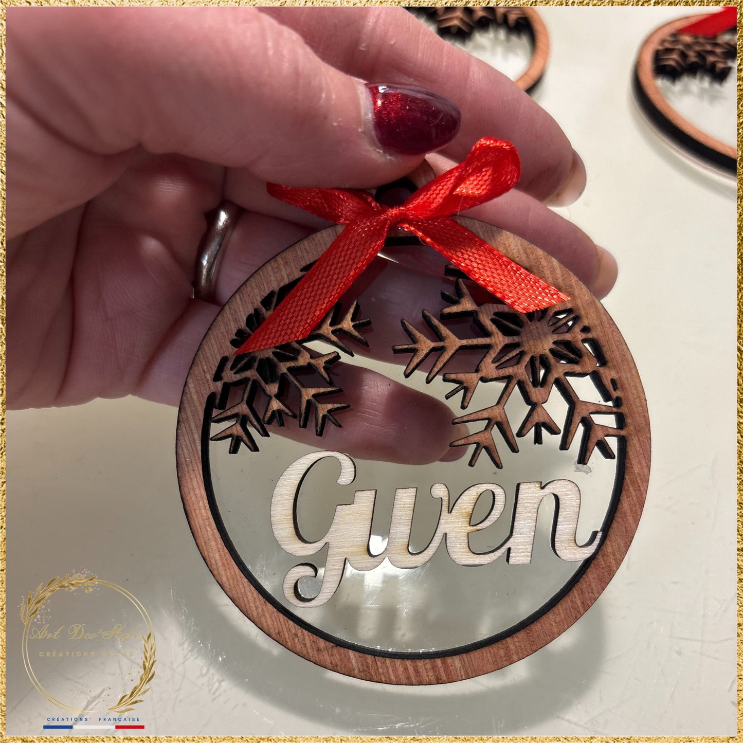 Boule de Noël personnalisée en bois avec prénom