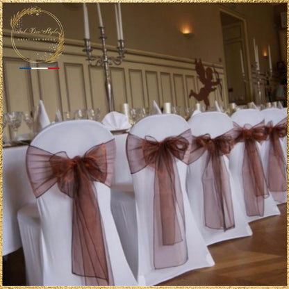 Décoration de salle de mariage avec housses de chaise blanche en lycra élégantes