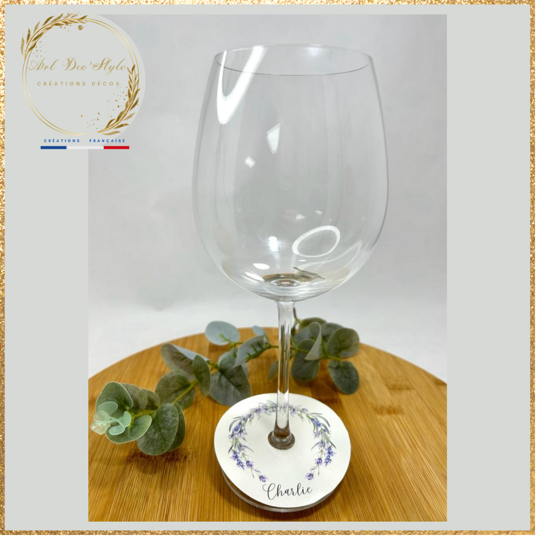 La décoration des verres apportent une touche originale et fonctionnelle.Elle s'associera à votre thème et servira de repère marque place pour vos convives.