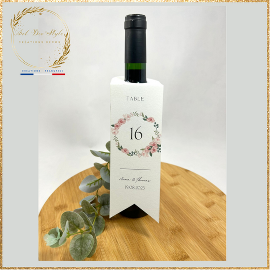 La décoration de la bouteille de vin est assortie à votre thème .Les étiquettes des bouteilles de vin sont personnalisables