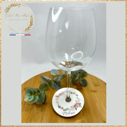 La décoration des verres apportent une touche originale et fonctionnelle.Elle s'associera à votre thème et servira de repère marque place pour vos convives.