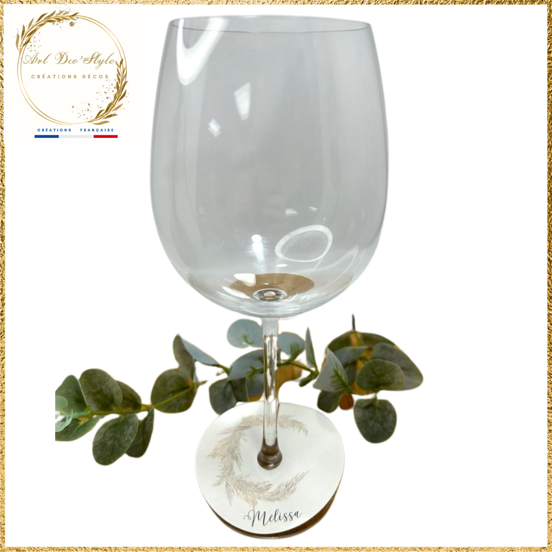 La décoration des verres apportent une touche originale et fonctionnelle.Elle s'associera à votre thème et servira de repère marque place pour vos convives.