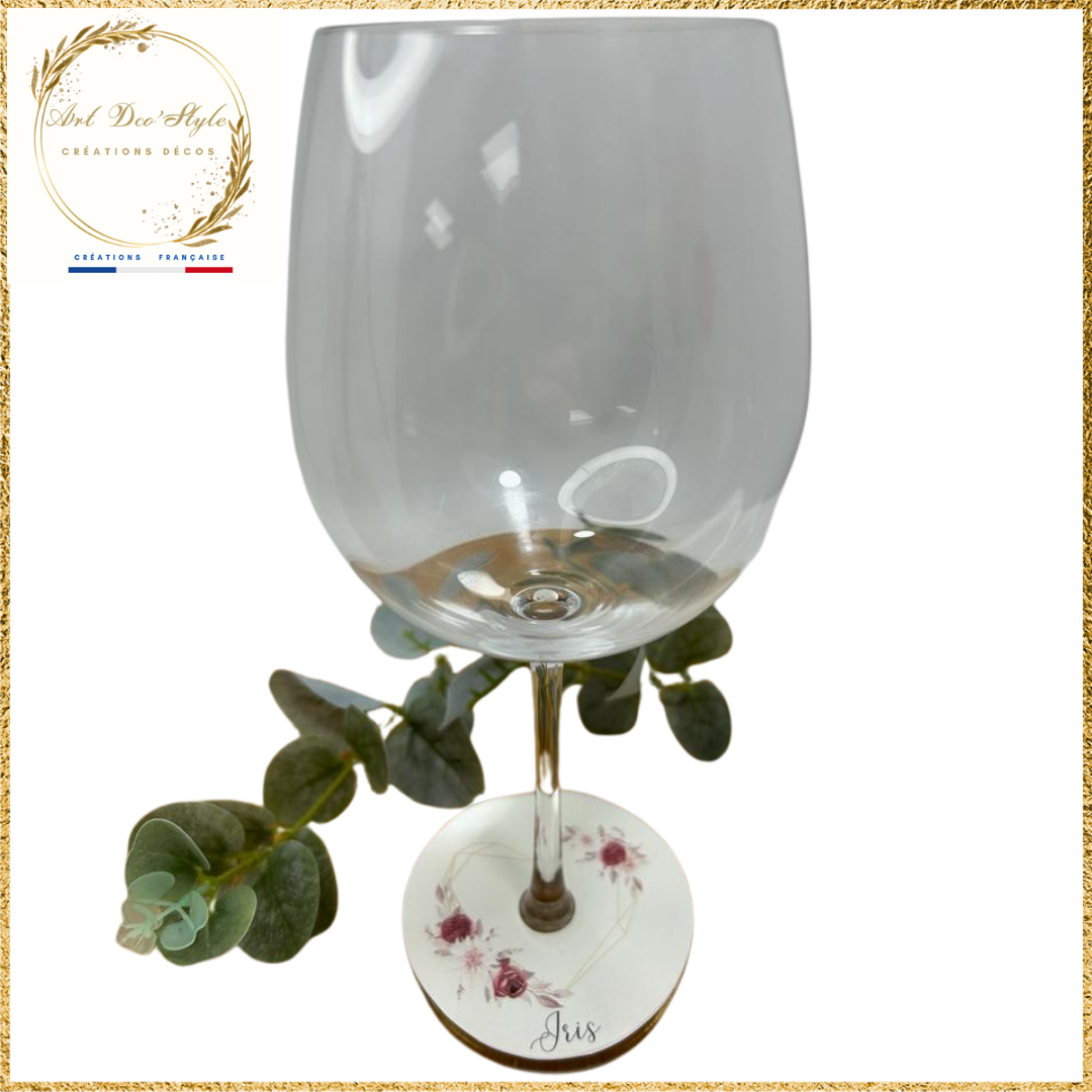 La décoration des verres apportent une touche originale et fonctionnelle.Elle s'associera à votre thème et servira de repère marque place pour vos convives.