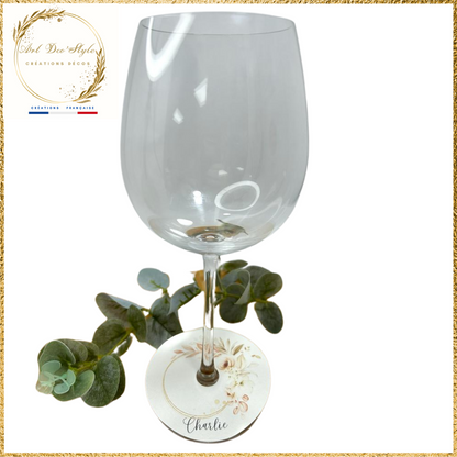 La décoration des verres apportent une touche originale et fonctionnelle.Elle s'associera à votre thème et servira de repère marque place pour vos convives.