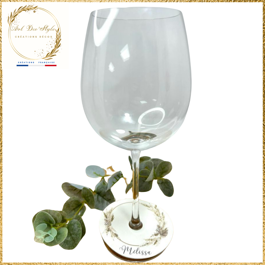 La décoration des verres apportent une touche originale et fonctionnelle.Elle s'associera à votre thème et servira de repère marque place pour vos convives.