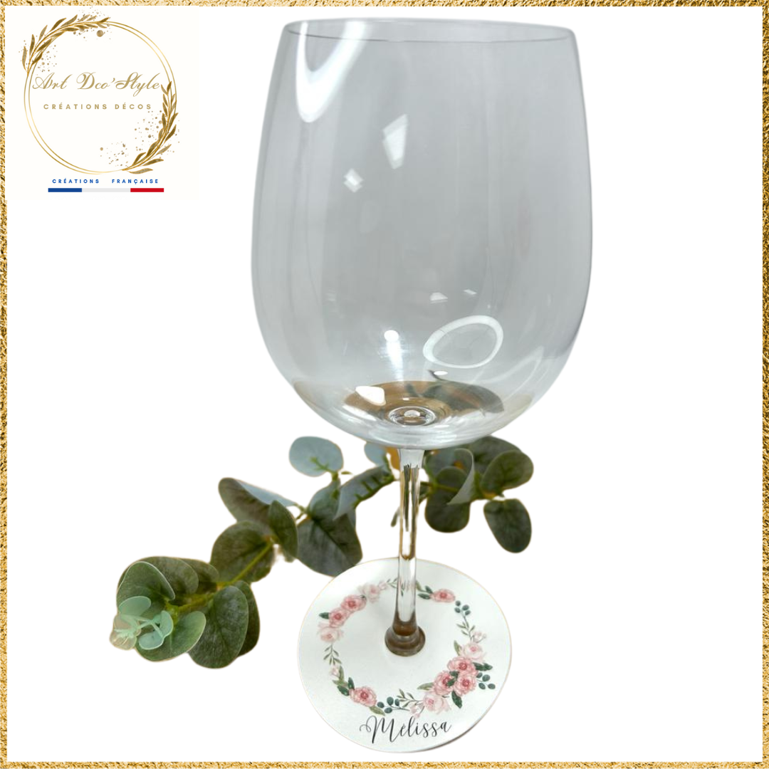 La décoration des verres apportent une touche originale et fonctionnelle.Elle s'associera à votre thème et servira de repère marque place pour vos convives.