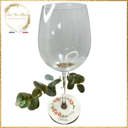 La décoration des verres apportent une touche originale et fonctionnelle.Elle s'associera à votre thème et servira de repère marque place pour vos convives.