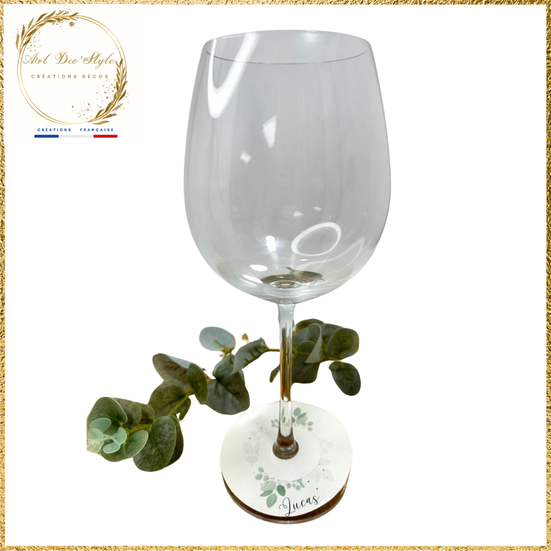 La décoration des verres apportent une touche originale et fonctionnelle.Elle s'associera à votre thème et servira de repère marque place pour vos convives.