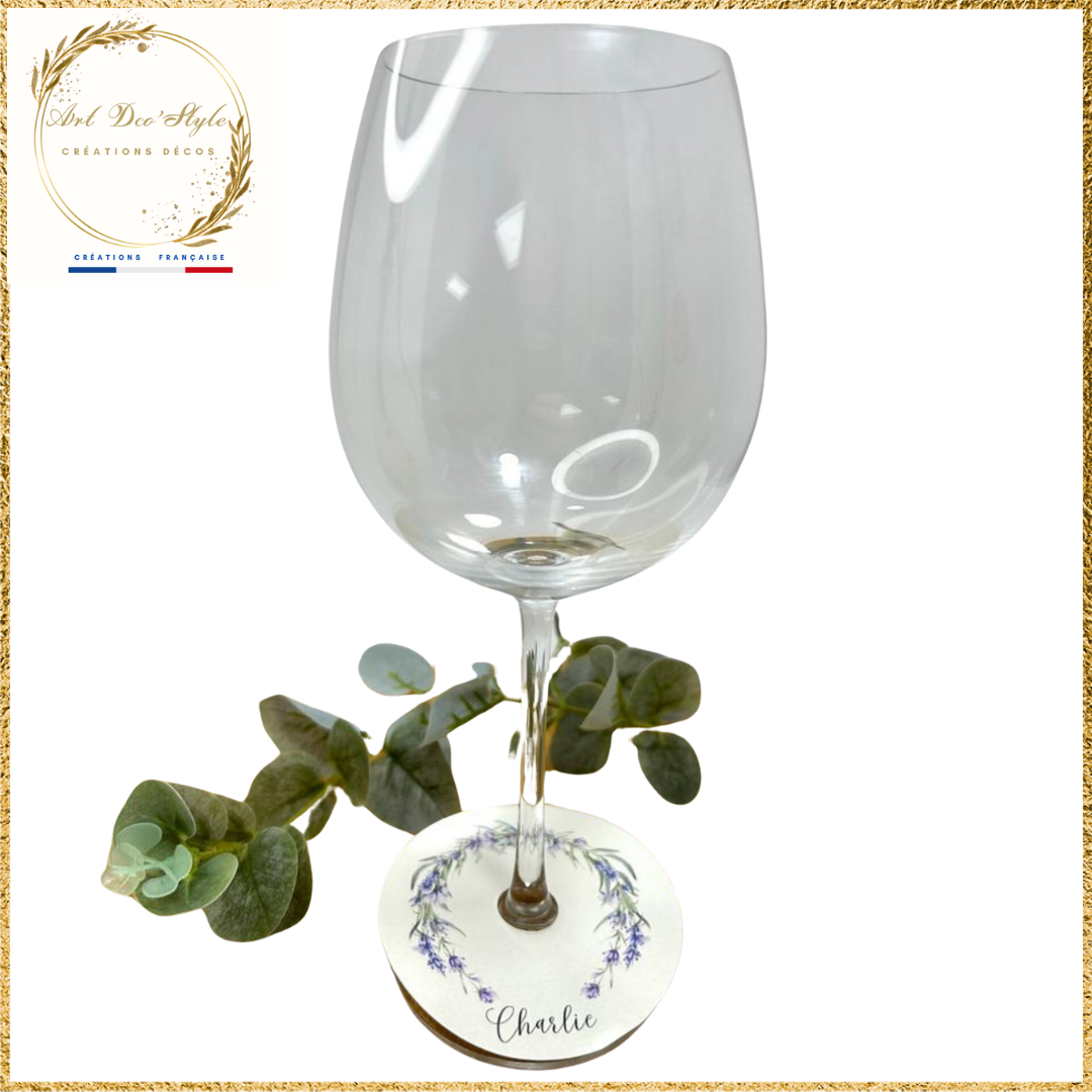 La décoration des verres apportent une touche originale et fonctionnelle.Elle s'associera à votre thème et servira de repère marque place pour vos convives.