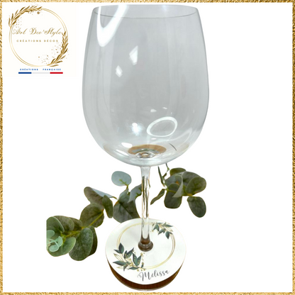 La décoration des verres apportent une touche originale et fonctionnelle.Elle s'associera à votre thème et servira de repère marque place pour vos convives.