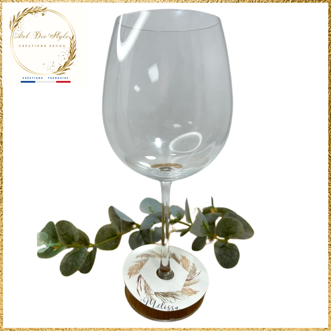 La décoration des verres apportent une touche originale et fonctionnelle.Elle s'associera à votre thème et servira de repère marque place pour vos convives.